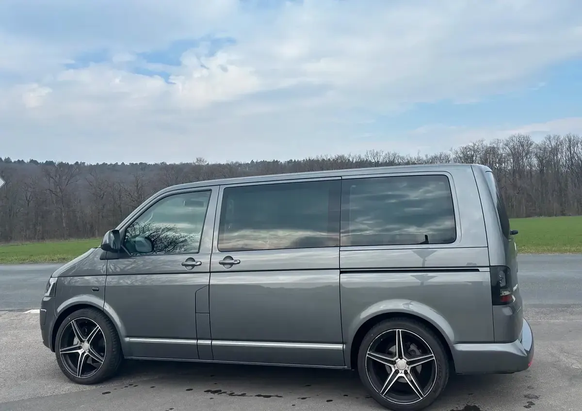 Gebraucht VW Multivan Highline 179 PS (131 kW) 2014 Grau Van / Kleinbus