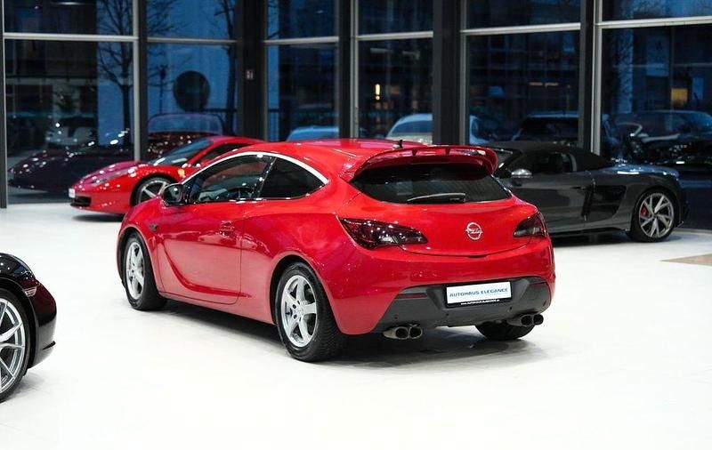 Gebraucht Opel Astra GTC Innovation 179 PS (131 kW) 2012 Rot Coupé