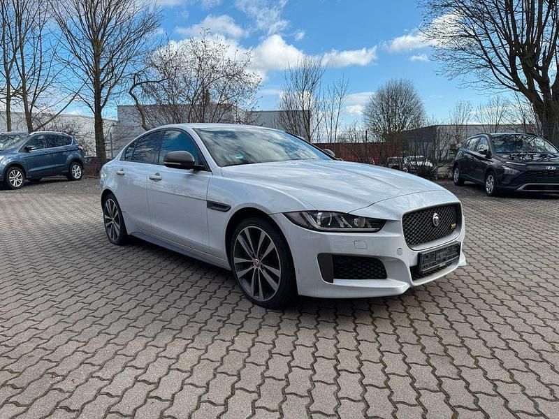 Gebraucht Jaguar XE 300 PS (220 kW) 2019 Weiß Limousine