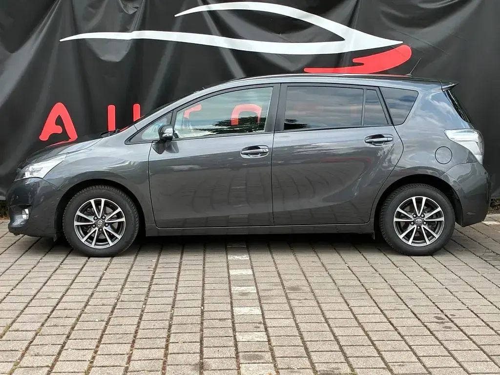 Gebraucht Toyota Verso Life 147 PS (108 kW) 2014 Grau Van / Kleinbus