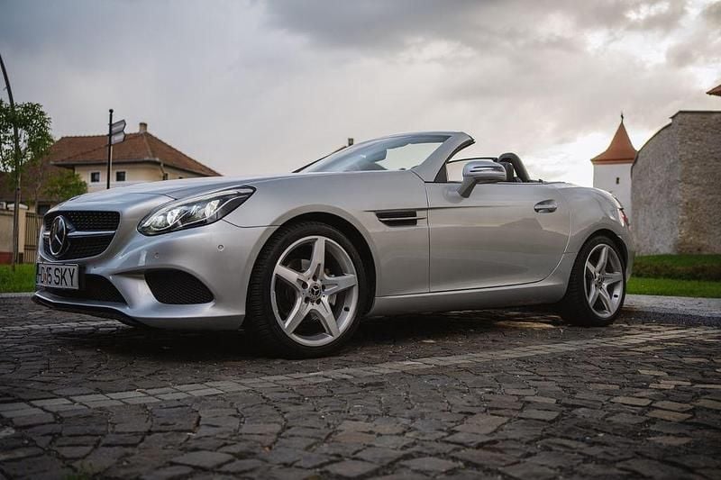 Silber Gebraucht 2018 Mercedes SLC180 AMG Cabrio | 16.690 € - Bild 1/4
