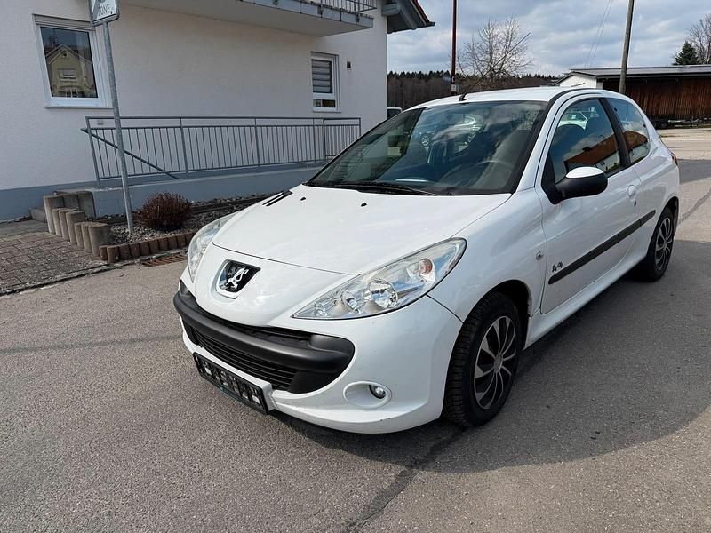 Gebraucht Peugeot 206+ 60 PS (44 kW) 2012 Weiß Kleinwagen