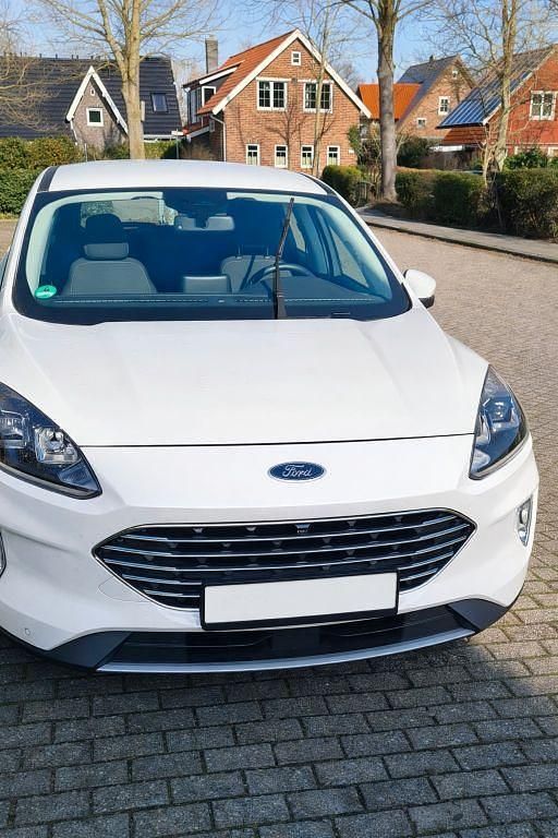 Gebraucht Ford Kuga Titanium 224 PS (164 kW) 2020 Weiß SUV