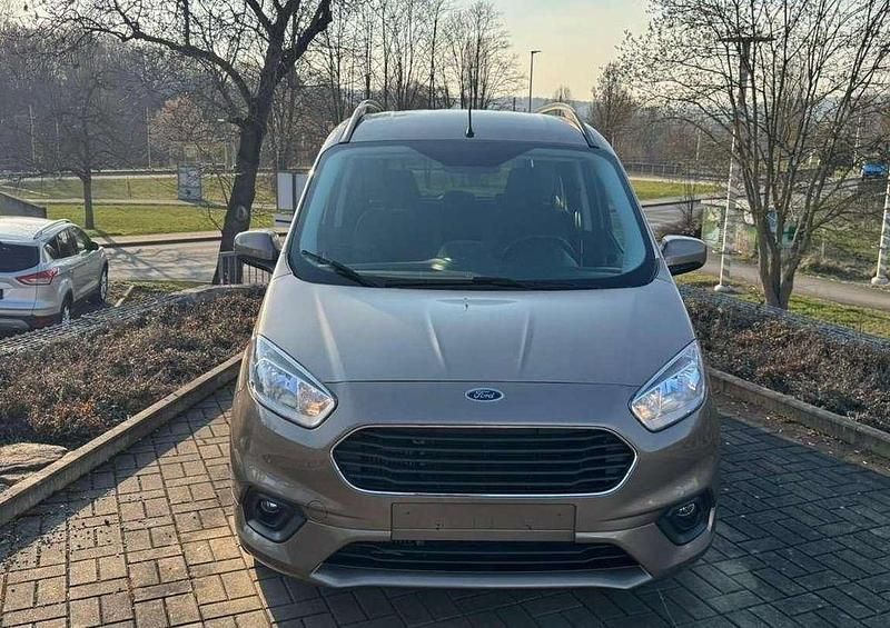 Gebraucht Ford Tourneo Courier Titanium 101 PS (74 kW) 2019 Pyritsilber metallic Van / Kleinbus