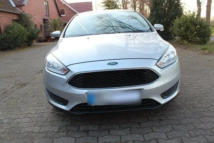 Gebraucht Ford Focus Trend 101 PS (74 kW) 2017 Silber Kombi