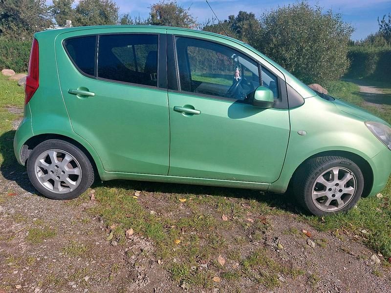 Grün Gebraucht 2008 Opel Agila Kleinwagen | 1.800 € - Bild 1/4