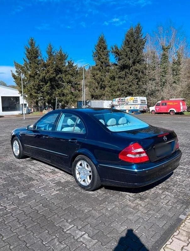 Gebraucht Mercedes E240 177 PS (130 kW) 2003 Blau Limousine