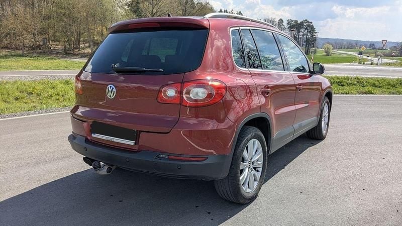 Gebraucht VW Tiguan 140 PS (102 kW) 2009 Rot SUV