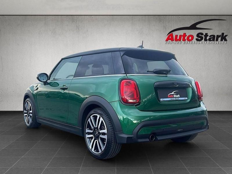 Gebraucht Mini Cooper Classic 136 PS (100 kW) 2023 British racing green iv Kleinwagen