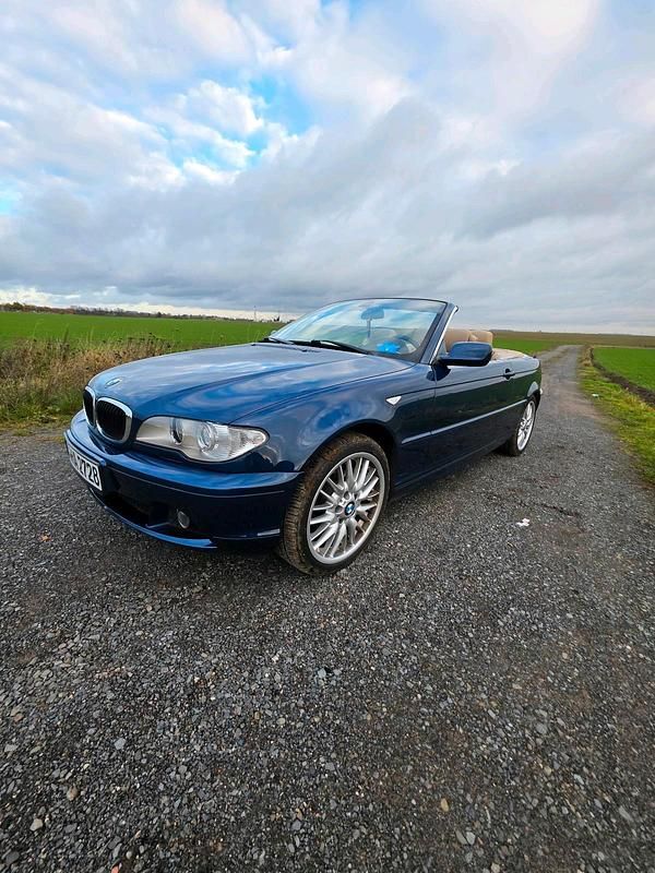 Blau Gebraucht 2005 BMW 318 Cabriolet M Sport Cabrio | 6.650 € (Guter Preis) - Bild 1/4
