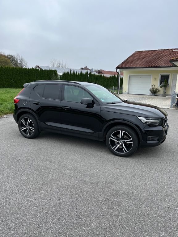 Schwarz Gebraucht 2019 Volvo XC40 R-Design SUV | 22.000 € (Guter Preis) - Bild 1/2