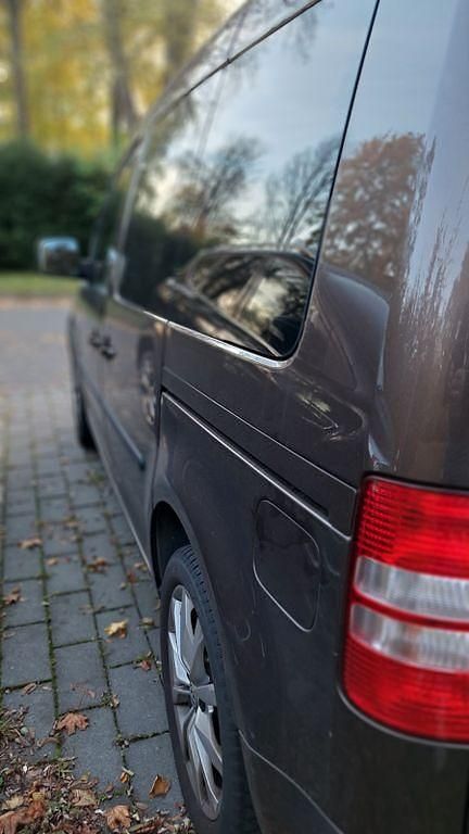 Braun Gebraucht 2012 VW Caddy Highline Van / Kleinbus | 6.799 € (Guter Preis) - Bild 1/4