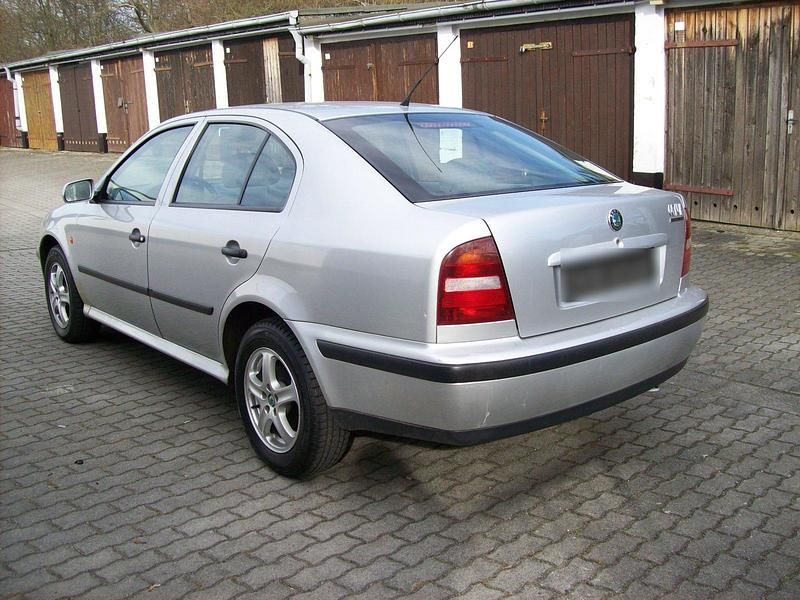 Gebraucht Skoda Octavia 100 PS (73 kW) 1999 Silber Limousine