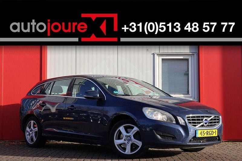 Blau Gebraucht 2011 Volvo V60 Momentum Kombi | 5.999 € (Etwas zu teuer) - Bild 1/4