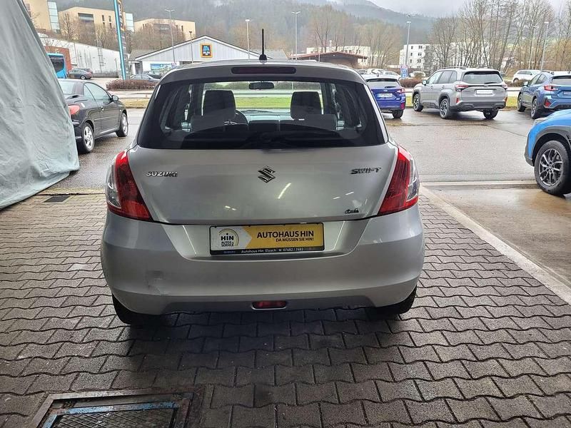 Gebraucht Suzuki Swift Club 94 PS (69 kW) 2011 Silky silver Kleinwagen