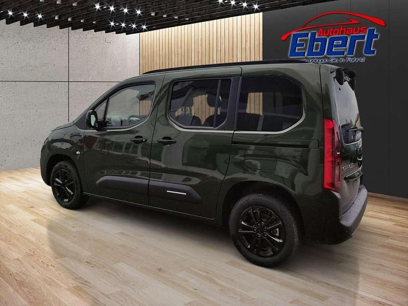 Neu Citroën Berlingo PureTech 110 PS (80 kW) 2025 Grün Van / Kleinbus