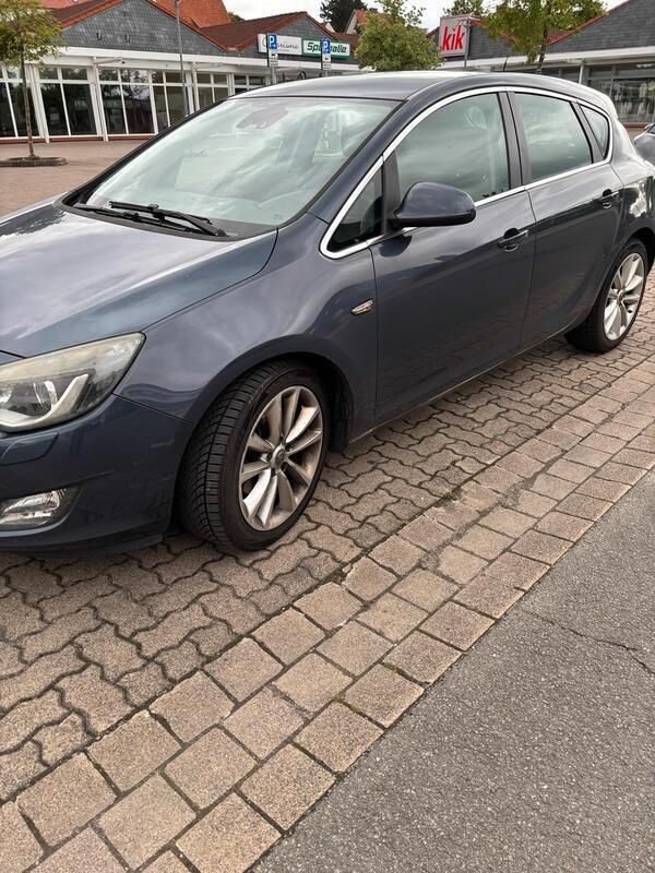 Blau Gebraucht 2010 Opel Astra Limousine | 4.500 € (Fairer Preis) - Bild 1/4