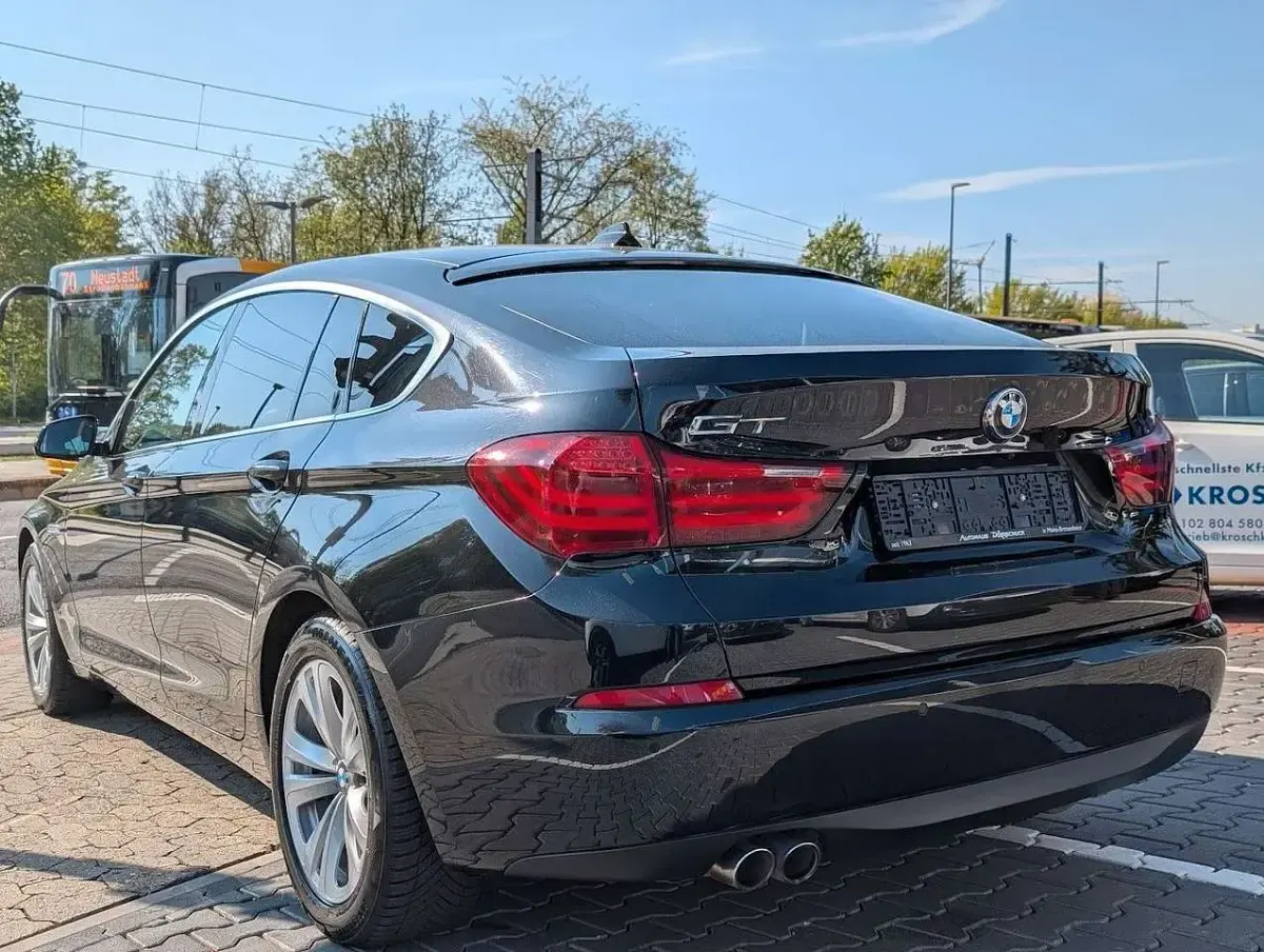 Gebraucht BMW 520 184 PS (135 kW) 2016 Black sapphire metallic Limousine