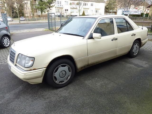Gebraucht Mercedes E250 113 PS (83 kW) 1995 Beige Limousine