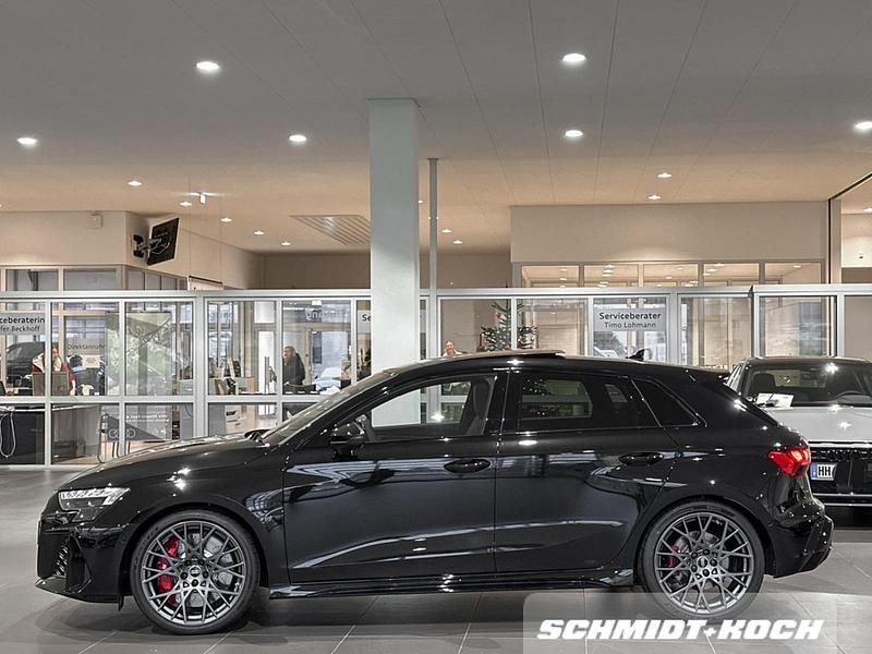 Gebraucht Audi RS3 Sportback Ambiente 400 PS (294 kW) 2025 Mythosschwarz metallic Kleinwagen