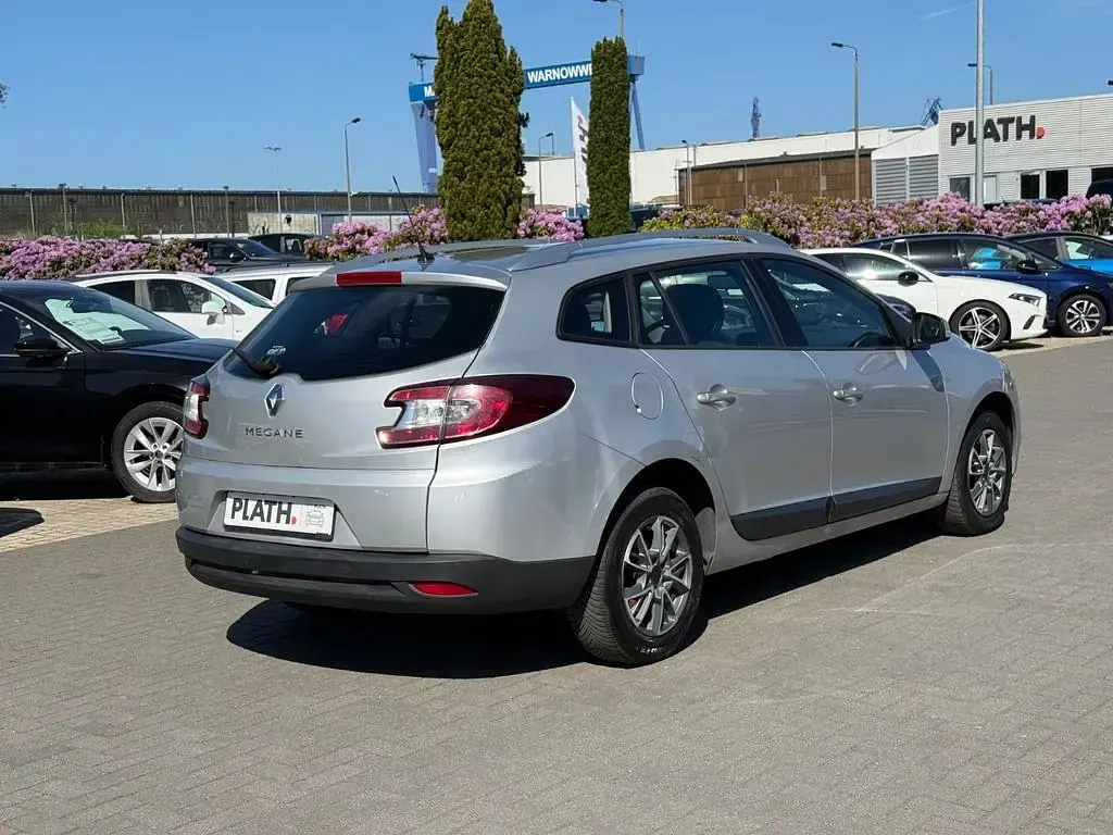 Gebraucht Renault Mégane III Expression 110 PS (80 kW) 2011 Silber Limousine