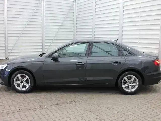 Gebraucht Audi A4 Basis 136 PS (100 kW) 2023 Manhattangrau metallic Limousine