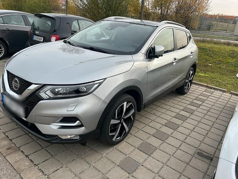 Grau Gebraucht 2018 Nissan Qashqai SUV | 15.700 € (Etwas zu teuer) - Bild 1/4