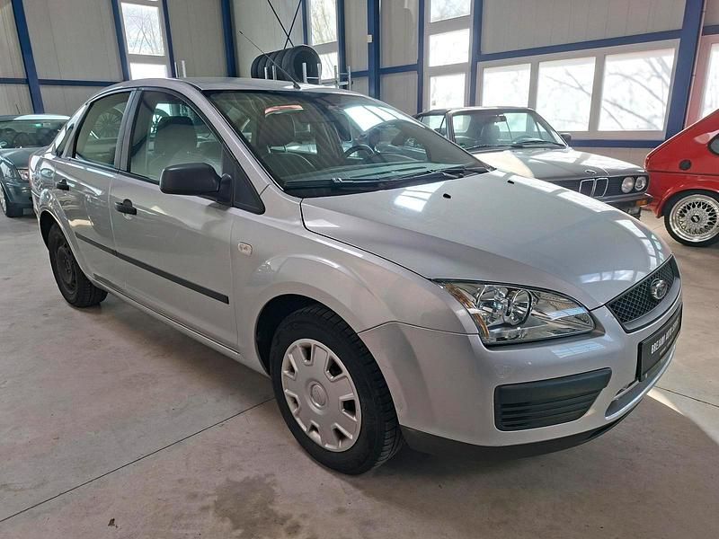 Gebraucht Ford Focus 102 PS (75 kW) 2005 Silber Limousine