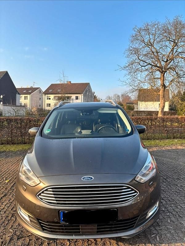 Grau Gebraucht 2017 Ford C-MAX Titanium Van / Kleinbus | 9.999 € (Guter Preis) - Bild 1/4