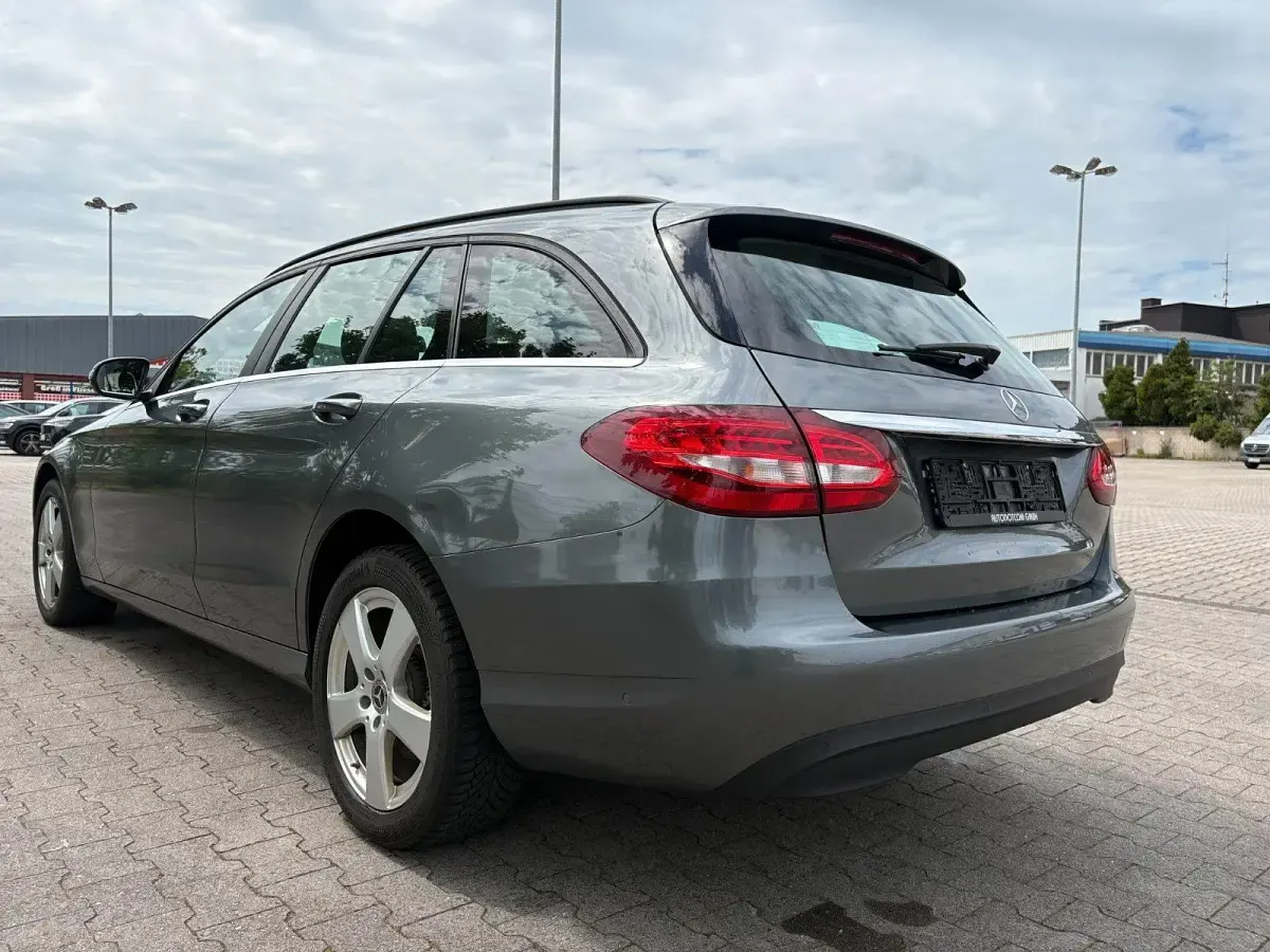 Gebraucht Mercedes C250 204 PS (150 kW) 2017 Grau Kombi