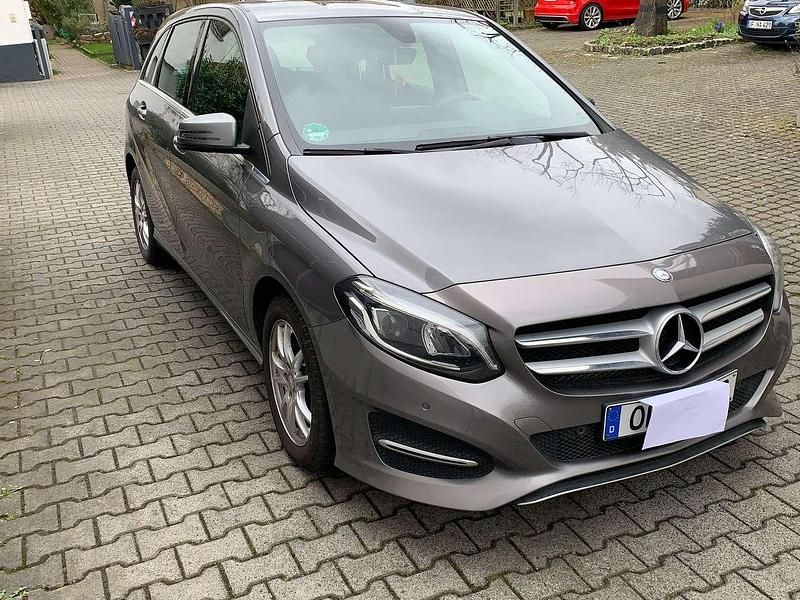 Gebraucht Mercedes B200 156 PS (114 kW) 2017 Silber Van / Kleinbus