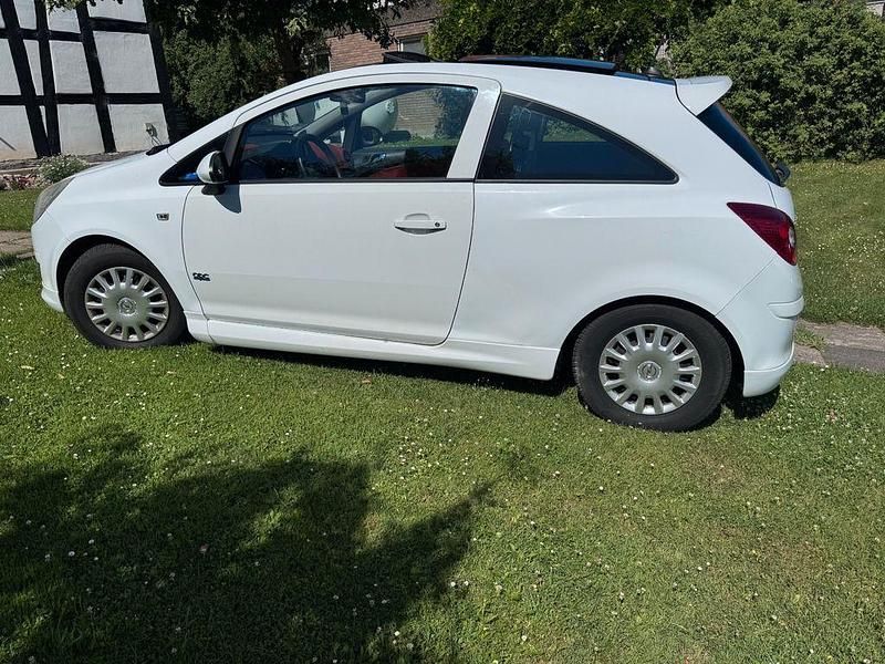 Weiß Gebraucht 2008 Opel Corsa OPC Limousine | 4.200 € (Fairer Preis) - Bild 1/4