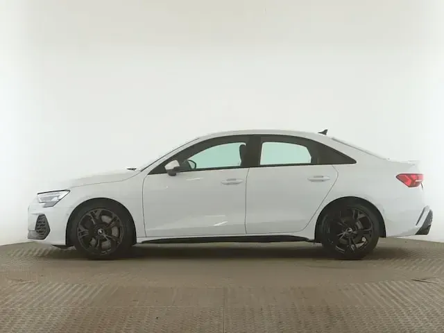 Gebraucht Audi S3 Ambiente 333 PS (244 kW) 2024 Gletscherweiß metallic Limousine