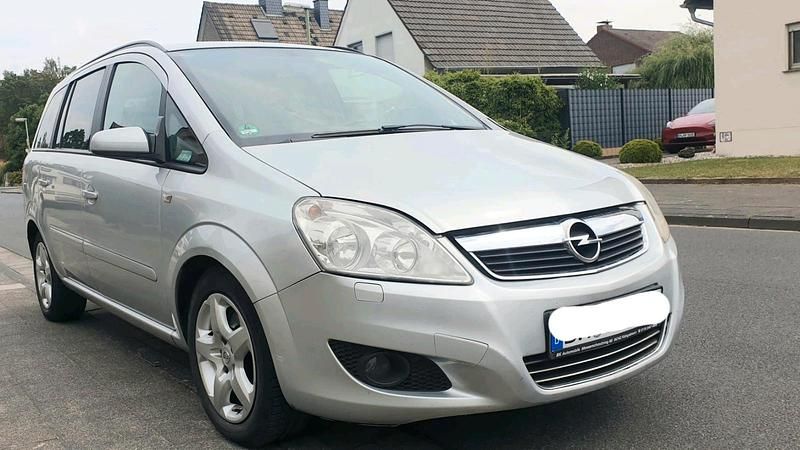 Grau Gebraucht 2010 Opel Zafira Van / Kleinbus | 1.800 € - Bild 1/4