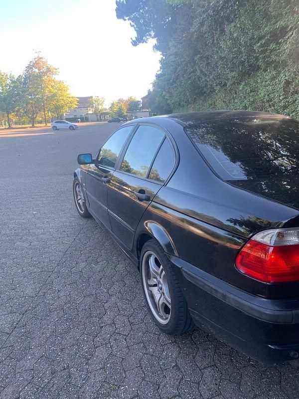 Gebraucht BMW 320 Performance 136 PS (100 kW) 2001 Schwarz Limousine