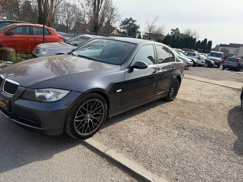 Gebraucht BMW 325 218 PS (160 kW) 2005 Grau Limousine
