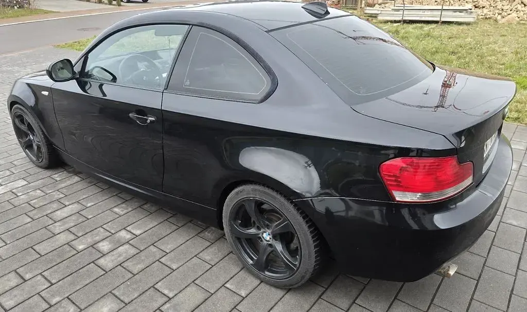 Gebraucht BMW 123 Performance 204 PS (150 kW) 2010 Schwarz Kleinwagen
