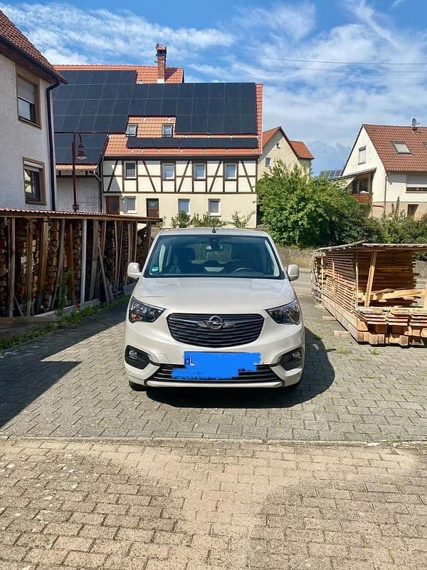 Grau Gebraucht 2019 Opel Combo Life Innovation Van / Kleinbus | 13.250 € (Guter Preis) - Bild 1/4