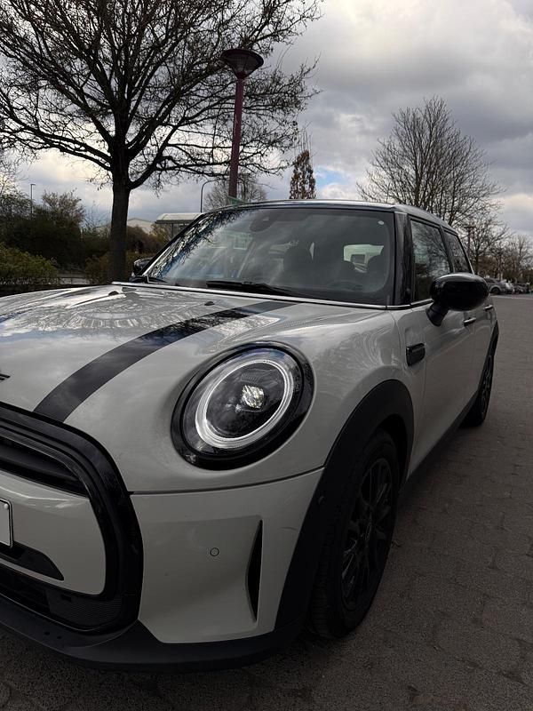 Gebraucht Mini Cooper 136 PS (100 kW) 2023 Weiß Kleinwagen