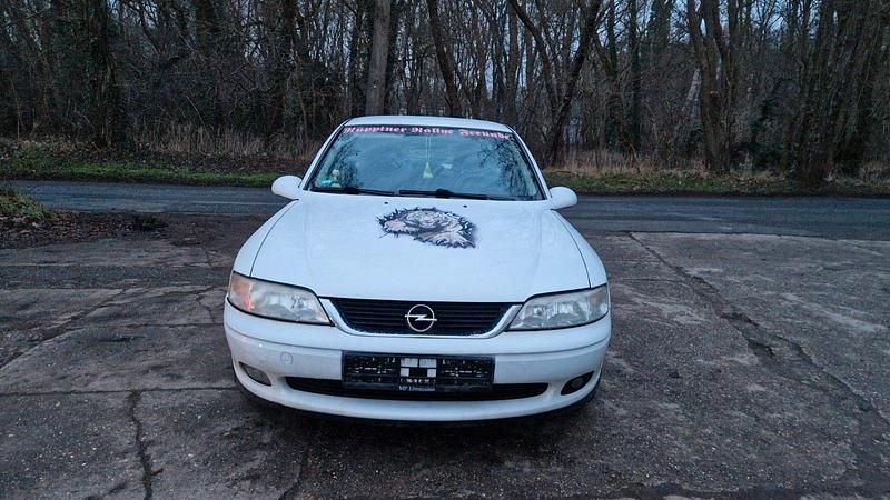 Gebraucht Opel Vectra Edition 101 PS (74 kW) 1999 Weiß Limousine