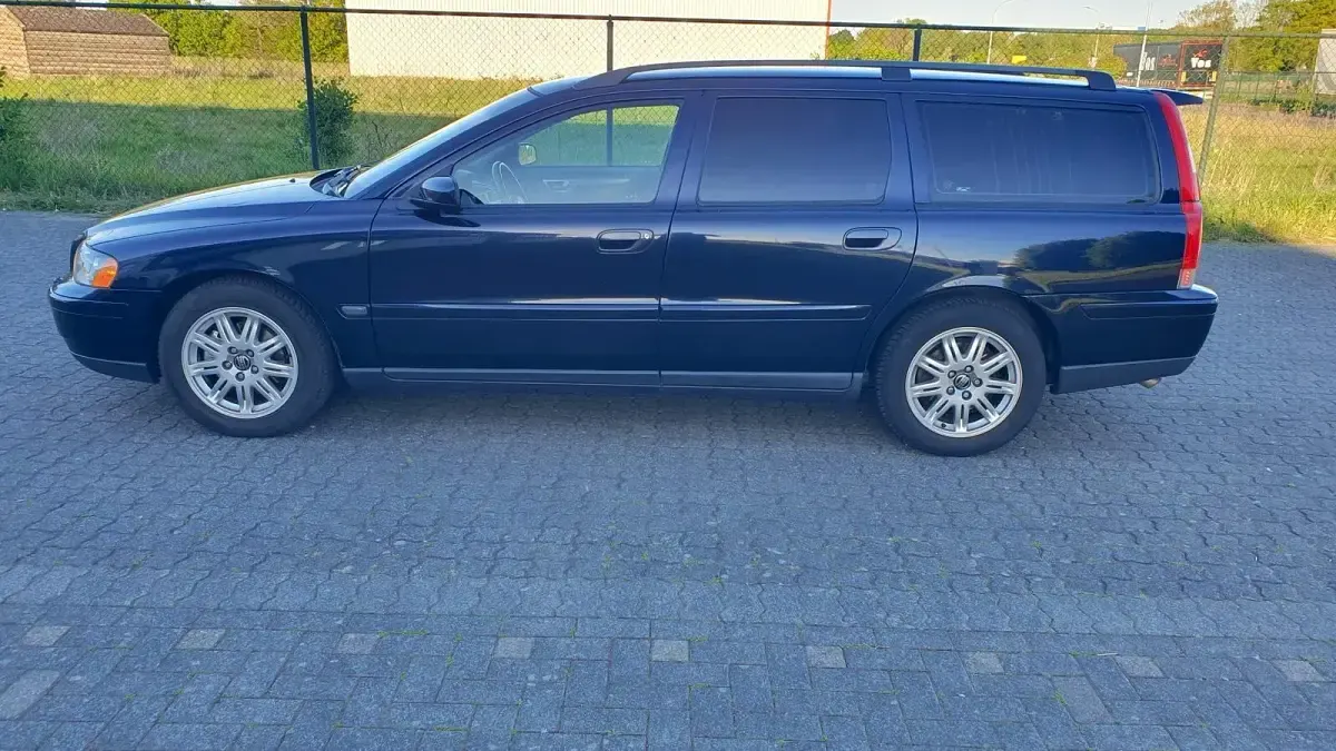Gebraucht Volvo V70 130 PS (95 kW) 2005 Blau Kombi