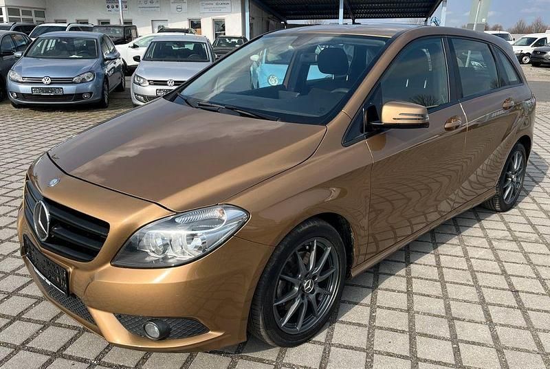 Gebraucht Mercedes B200 136 PS (100 kW) 2012 Beige Van / Kleinbus