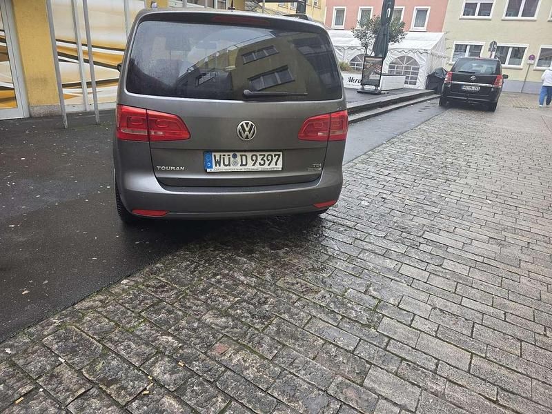 Gebraucht VW Touran Highline 105 PS (77 kW) 2011 Van / Kleinbus