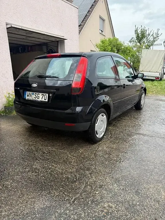 Gebraucht Ford Fiesta 60 PS (44 kW) 2004 Schwarz Kleinwagen