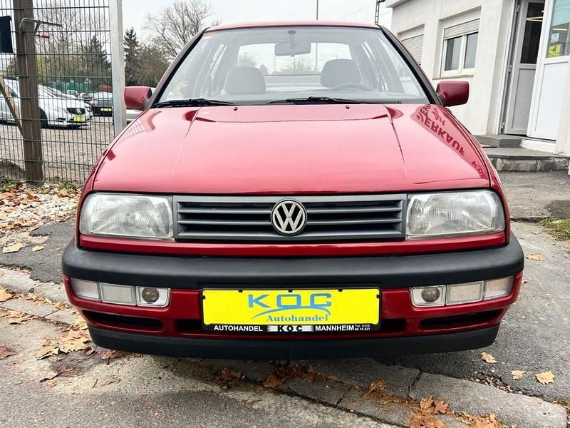 Gebraucht VW Vento 75 PS (55 kW) 1993 Rot Limousine
