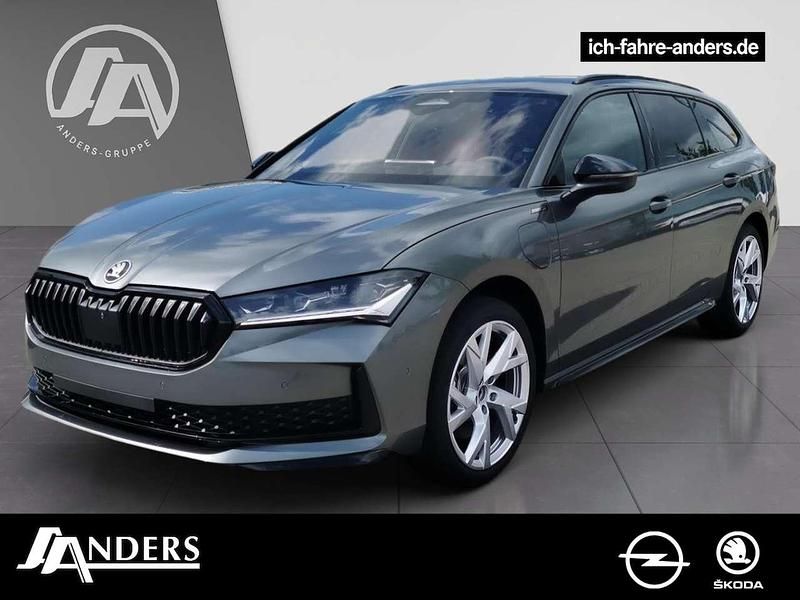 Graphitegrau Neu 2025 Skoda Superb SportLine Kombi | 49.429 € (Teuer) - Bild 1/3