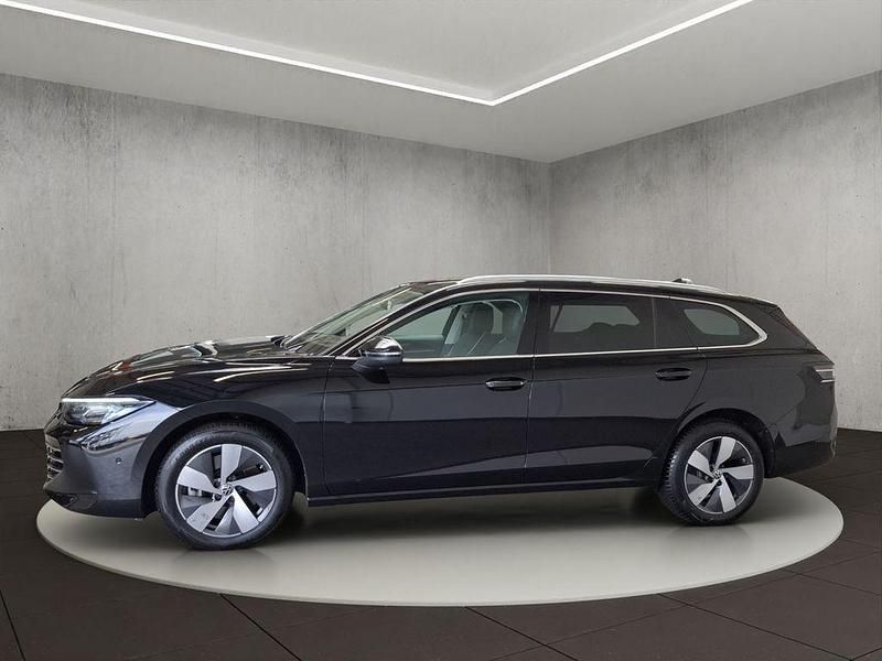 Gebraucht VW Passat Elegance 193 PS (141 kW) 2024 Grenadillschwarz metallic Kombi