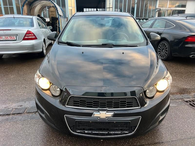 Gebraucht Chevrolet Aveo 86 PS (63 kW) 2013 Schwarz Kleinwagen