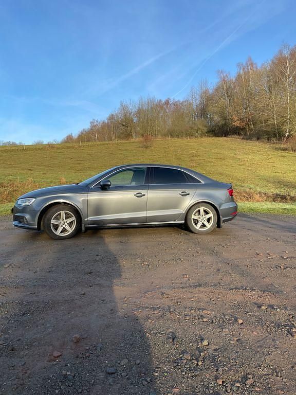 Gebraucht Audi A3 150 PS (110 kW) 2018 Grau Limousine
