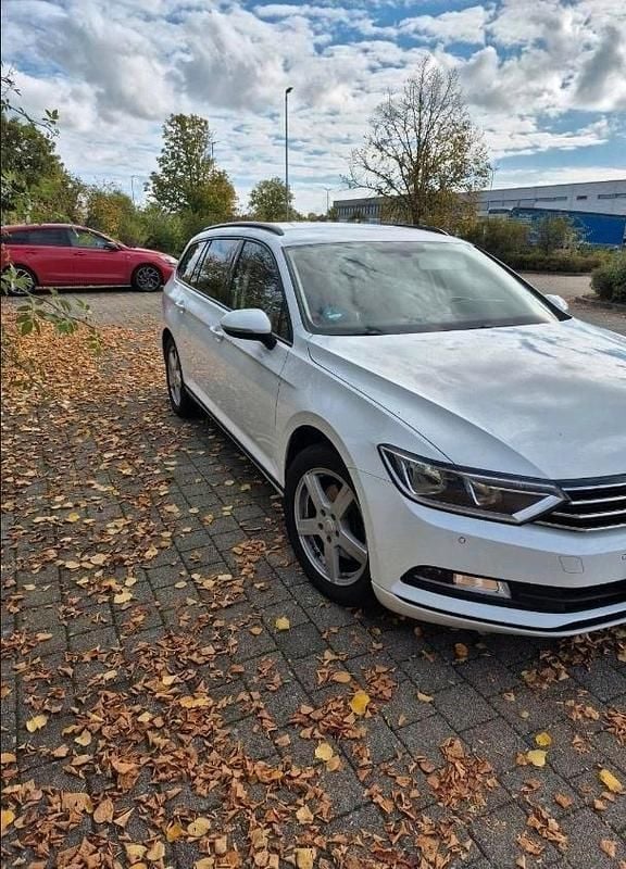 Gebraucht VW Passat 125 PS (91 kW) 2018 Weiß Kombi